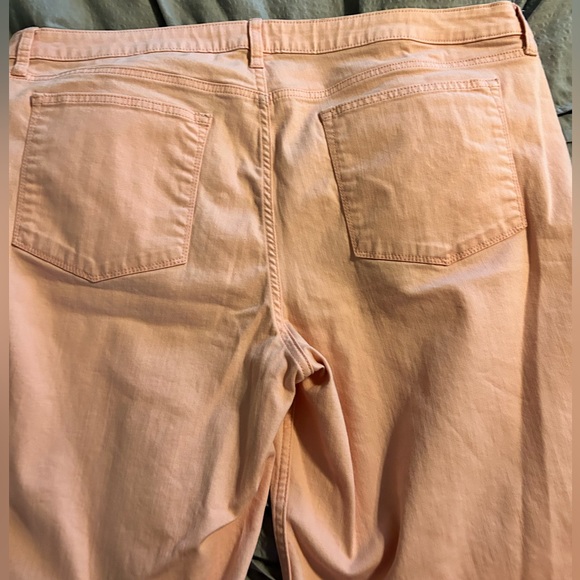 LEE riders Mid-rise Bermuda Pink Shorts 20M 9” inseam - Picture 2 of 5